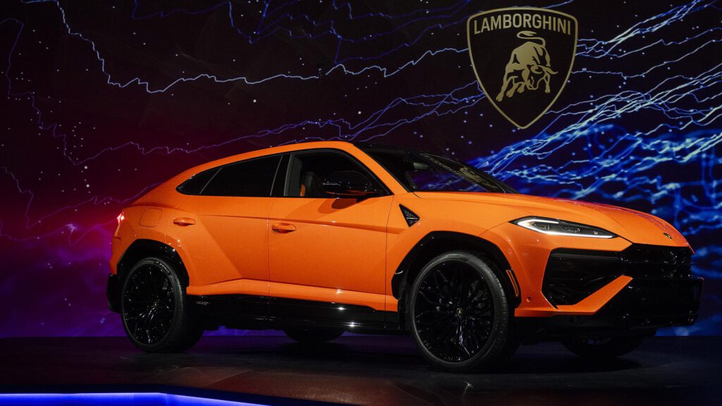 Globetrotting In The All New Lamborghini Urus Se