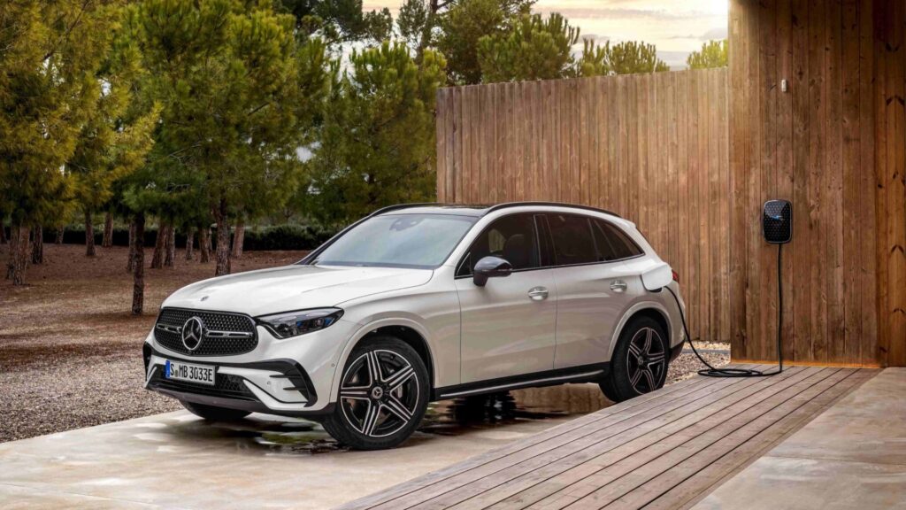 2025 Mercedes Benz Glc Debuts As Innovative Plug In Hybrid With Smart