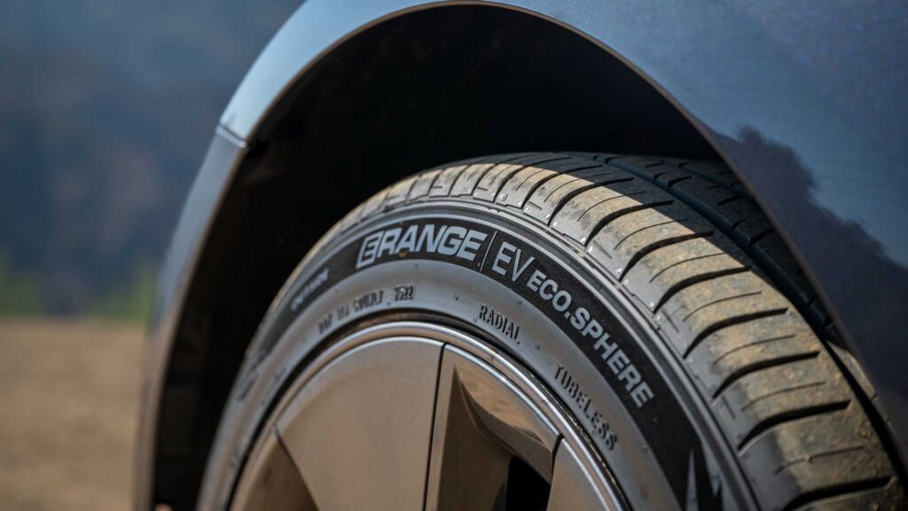 Can Electric Vehicle Tires Be Repaired Like Regular Car Tires?