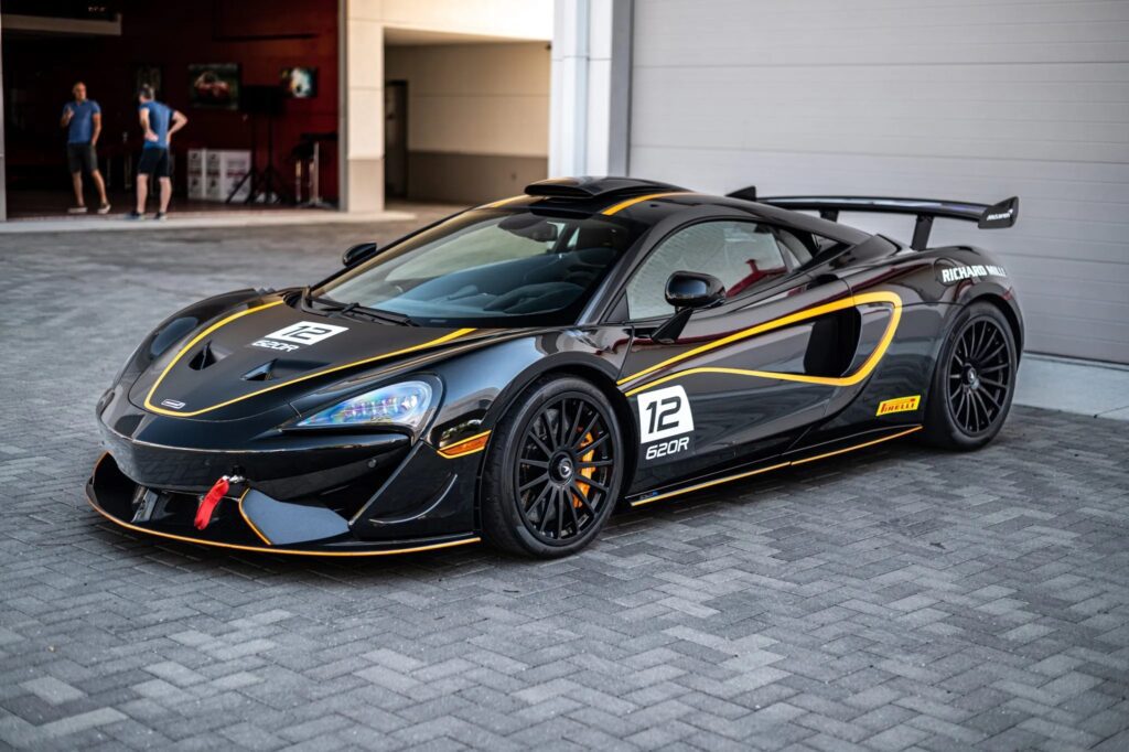 Spotlight Vehicle: Discover The 2020 Mclaren 620r Today