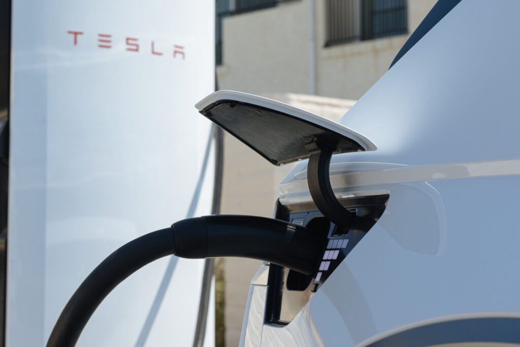 First Non Tesla Ev With Nacs Inlet Simplifies Supercharger Use